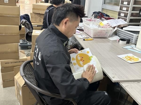 坐在"关税过山车"上寻新路